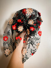 Load image into Gallery viewer, Flora