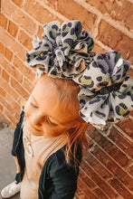 Load image into Gallery viewer, Green Leopard

