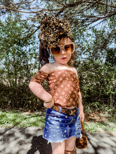 Load image into Gallery viewer, Gucci in Gold Sequins

